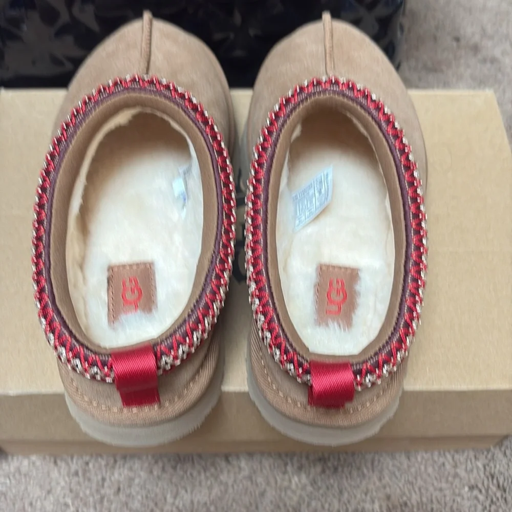 Brand New Tazz Uggs & Cleaning kit!